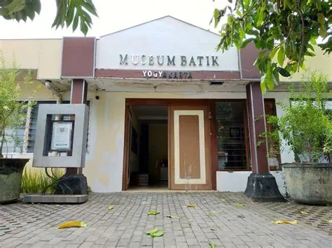 Le Musée du Batik à Yogyakarta: Un voyage fascinant dans l'histoire de la teinture indonésienne!