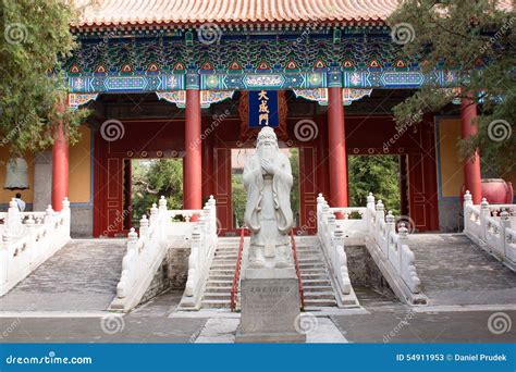 Le Temple de Confucius à Jining: Un hommage ancestral à la sagesse et au savoir !