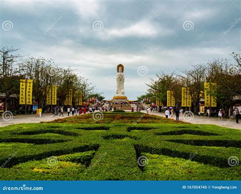 Le Nanshan Temple : Un temple majestueux avec des sculptures bouddhiques impressionnantes !