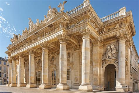  Le Romantsch Theatre: Un joyau architectural insolite et un théâtre pour tous les goûts